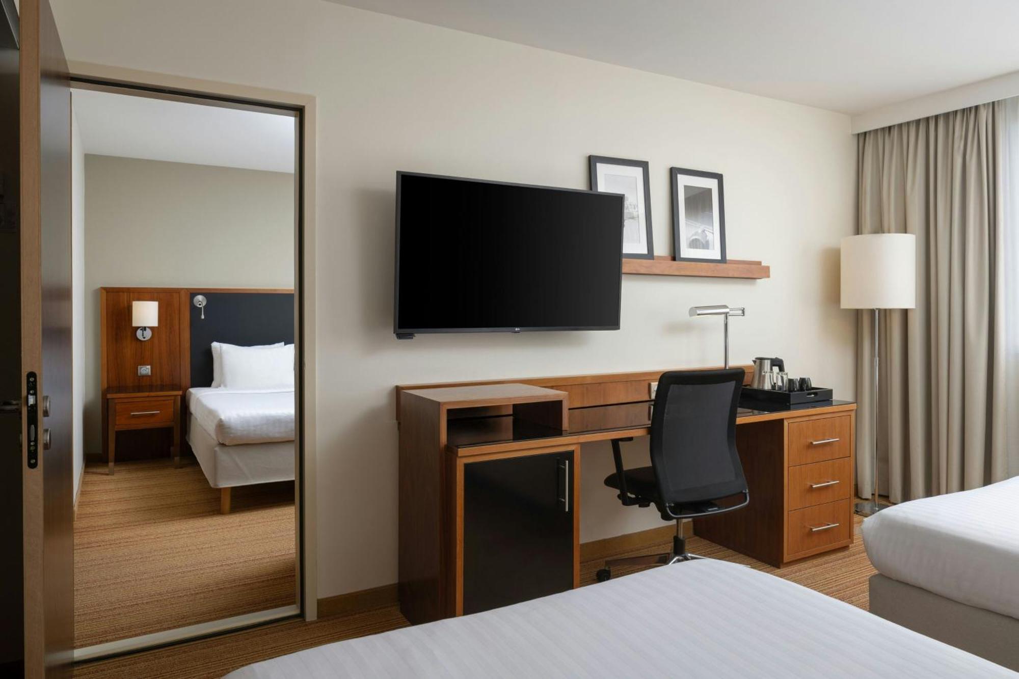 Courtyard By Marriott Toulouse Airport Hotell Eksteriør bilde